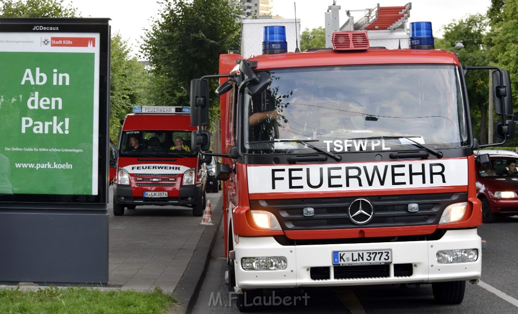 Koelner Seilbahn Gondel blieb haengen Koeln Linksrheinisch P675.JPG - Miklos Laubert